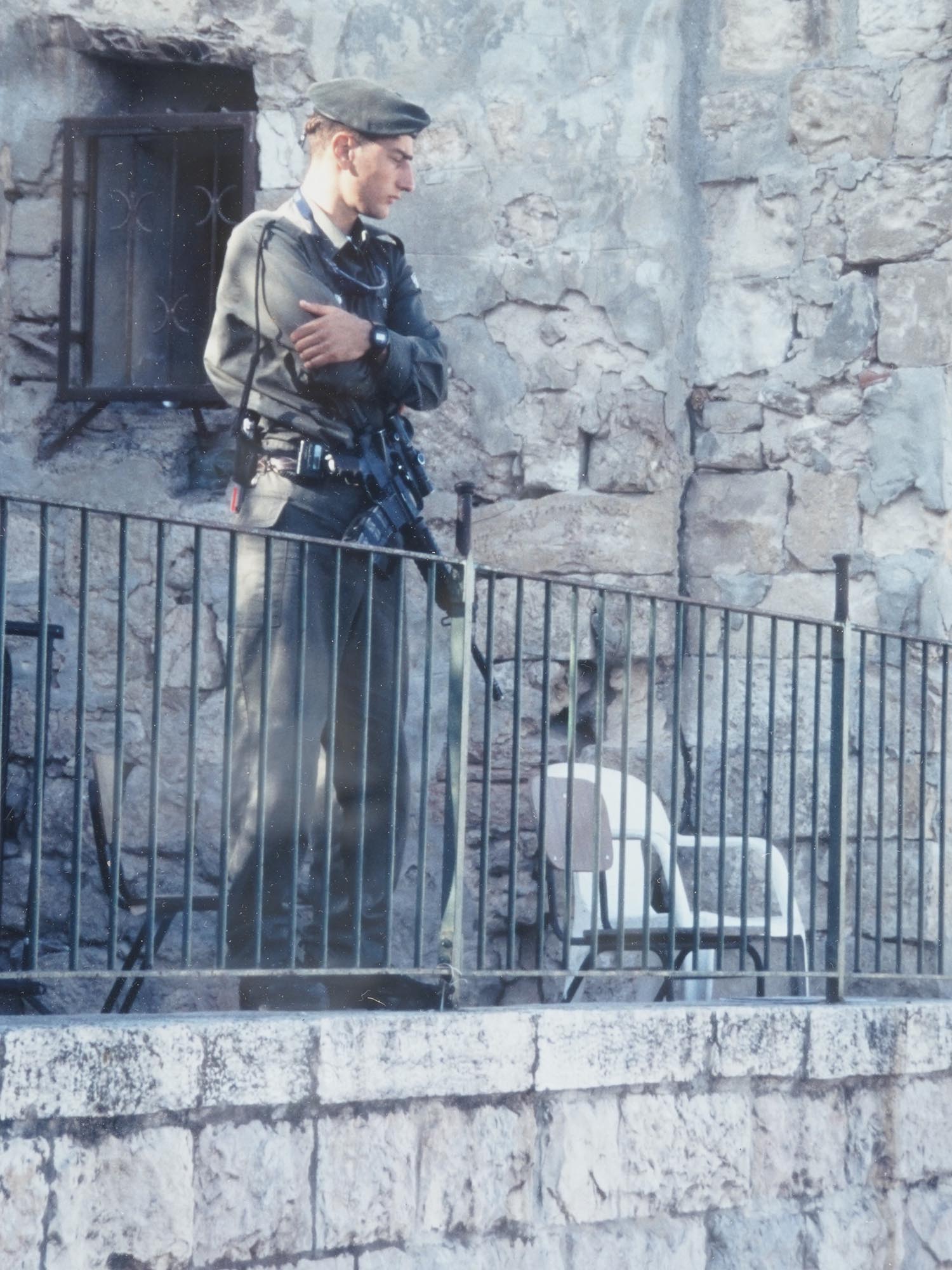 PHOTOGRAPH PRINT ISRAELI SOLDIER BY JUDY HAMER PIC-1